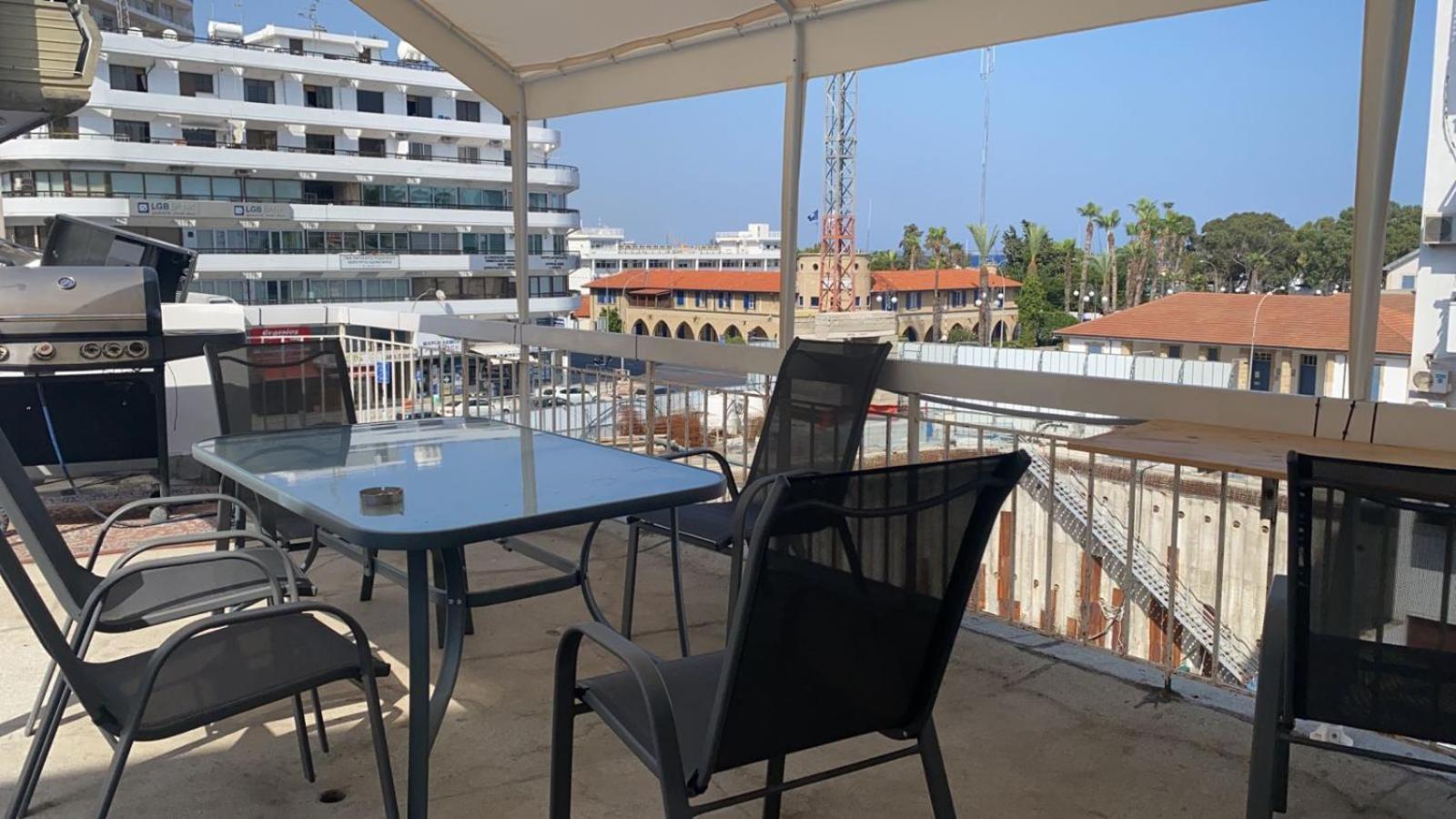 Unique City Hostel 100 Meters From Beach Larnaca Exterior foto